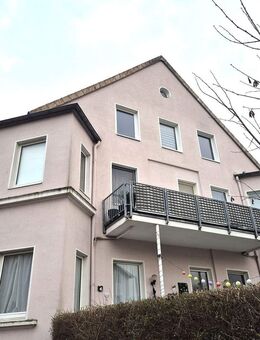 helle 3 Zimmer DG Wohnung in Laatzen - Laatzen