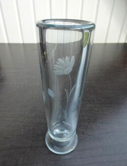 Glas Vase 18 cm mit Blumen-Schliff Gravur Vintage Deko 3,- - Flensburg