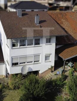 Zweifamilienhaus mit großzügiger Scheune und schönem Garten in Eisingen - Eisingen (Baden-Württemberg)