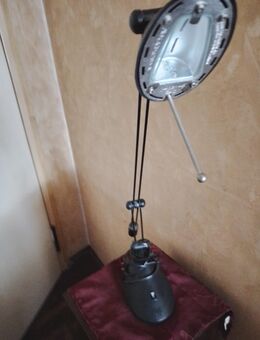 Moder ne Stehlampe, Ganzmetall, 60cm hoch, verstellbare Streben - Nürnberg Zentrum