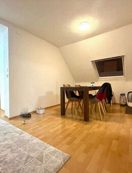 Familienfreundliche 4,5-Zimmer-Wohnung mit Balkon & Stellplatz - Kirchheim (Teck)