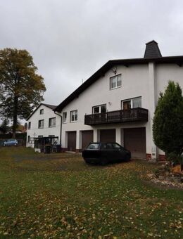 Objekt-Nr.: 15024 - PAKET - zwei attraktive Einfamilienhäuser mit Balkon und 4 Garagen auf großem Grundstück in Falkenstein - Falkenstein (Vogtland)