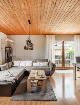 Geräumiges Einfamilienhaus in sonniger Hanglage mit Terrasse und schönem Ausblick - Trossingen