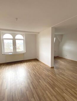 Toller Blick! Zentrumsnah - großzüge, helle 3- Raum DG Wohnung - Plauen