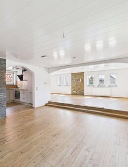 Große 2-Zimmer-Wohnung mit Balkon und Einbauküche - Wartenberg (Hessen)