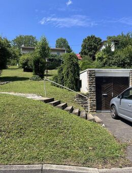 Attraktives 9-Zimmer-Ein - Zweifamilienhaus in Eningen mit unverbaubaren Blick auf die Alb - Eningen (Achalm)