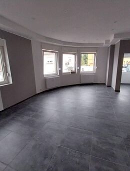 Ottweiler -Neumünster: bezugsfertige, sanierte 2,5-ZKB (ca.70m²) Altbauwohnung im Erdgeschoss - Ottweiler