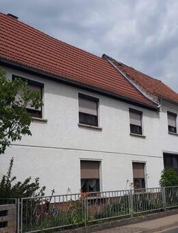 Bauernhaus mit einem geschlossenem Innenhof - Tautendorf