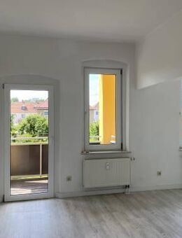 Für Sie zum Einzug bereit! Großzügige und schicke 3-Raum-Etagenwohnung mit Balkon im 1. OG zu vermieten! - Löbau