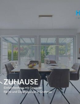ZUHAUSE - Einfamilienhaus mit Gewerbefläche und Doppelgarage in Grafenau - Grafenau (Baden-Württemberg)