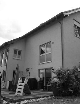 Großzügiges Zweifamilienhaus auf weitläufigem Grundstück mit viel Potenzial! - Waldsolms
