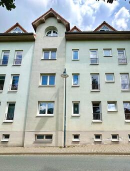 Attraktive Kapitalanlage: Vermietete 3-Raum-Dachgeschosswohnung in ruhiger Lage von Weida - Weida