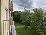 Investment: Modernisierte und gut vermietete 4-Zimmer Wohnung mit Blick ins Grüne - München