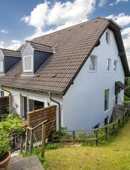 Overath-Steinenbrück: Vier-Zimmer-Wohnung auf zwei Etagen mit Terrasse und Garten - Overath
