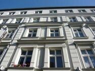 Regierungsviertel! optimal geschnittene Wohnung mit separater Küche, Südbalkon, 3. OG, Wannenbad, Parkett - Berlin