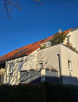 Nach Renovierung: 2-Raumwohnung mit Balkon und Tiefgaragenstellplatz in Urbich - Erfurt