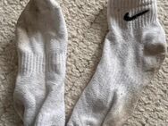 Getragene Socken zum Verkauf - Stuttgart