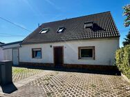 Charmantes Einfamilienhaus mit großem Garten, Terrasse und Garage – sofort verfügbar! - Rodershausen