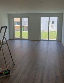 Reihenmittelhaus Bj.2018 mit Keller und Garten - Adelsdorf