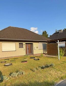 Ebenerdiger Bungalow auf großem Grundstück mit Obstgarten, offener Küche und moderner Heiztechnik in Kluse - Kluse