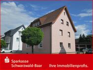 Attraktives 3-Familienhaus mit 7 Garagen - Blumberg