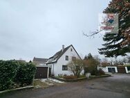 Einfamilienhaus mit Einliegerwohnung und zwei Einzelgaragen - Crailsheim