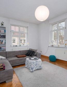 Großzügige Altbauwohnung mit Rundbogenfenstern, Parkett & einzigartigem Flair - Rastatt