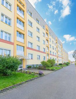 Hochwertig sanierte u. top ausgestattete 3-Raum-Wohnung mit Süd-Balkon in Coswig - Coswig