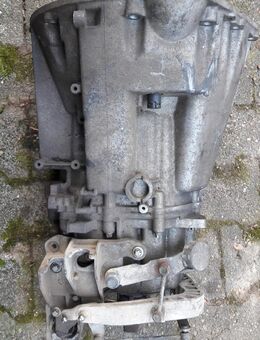 Garagenfund: 2 x Gebrauchtes Getriebe R 203 261 09 01 und R 211 261 17 01 von Mercedes. - Rösrath