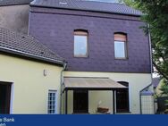"Charaktervolles Zweifamilienhaus mit großem Gestaltungspotenzial" - Duisburg