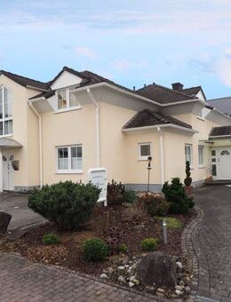 Exklusives Zweifamilienhaus mit erstklassiger Ausstattung und schönem Grundstück - Helferskirchen