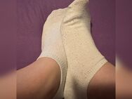 Getragene weiße sneaker Socken 😋 bei Wunsch und passendem Preis auch die passenden Schuhe dazu 😉💋 - Stuttgart