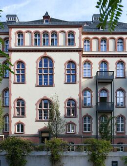 Moderne Dachgeschosswohnung im alten Gericht - Wiesbaden