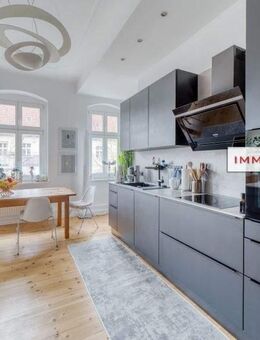 IMMOBERLIN.DE - Top saniert! Sehr charmante 4-zimmrige Stuck-Altbauwohnung mit Balkons & Lift in Trendlage - Berlin