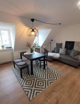 Sehr schöne, helle neu renovierte DG -MAISONETTE WHG 2 Zimmer , MÖBLIERT , Blick auf den Hermann, an Nichtraucher ohne Haustiere zu vermieten - Detmold