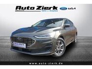 Ford Focus Titanium 1.0 EcoBoost Mild-Hybrid EU6d,Winter-Paket - Peine