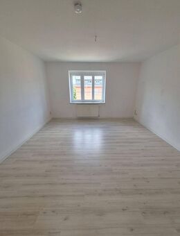 **KURZFRISTIG VERFÜGBAR** - Helle 3-Zimmer-Wohnung mit Balkon in Glauchau - Glauchau