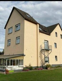 Geräumige Wohnung mit 3 Schlafzimmern, Bad, Gäste-WC, - Bergisch Gladbach