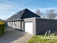 Blick bis unters Dach! Moderner Bungalow mit offener, hoher Decke in zentraler Lage von Augustfehn! - Apen
