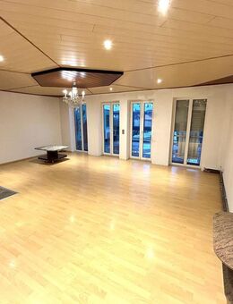 Modernes Wohnen mit Pool, Wintergarten und Ausbaupotenzial - vielseitige Doppelhaushälfte in Bestlage - Dinkelsbühl