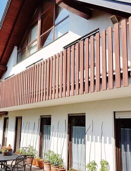 Abs.ruh.Anwesen mit 55 m² ELW:ca.105 m² im EG, ca. 140 in OG u.DG,großer Grund am Ortsrand,sehr gute Infrastruktur,Naherholung und Anbindung - Roßtal