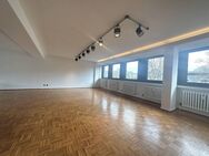 Renovierte ,Stilvolle 3-Zimmer-Wohnung im Zentrum von Bad Godesberg - Aufzug ,Barierrefrei mit EBK - Bonn