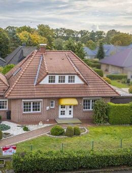 Bungalow mit ausgebautem Dachgeschoss, Spitzdachgarage und Wintergarten! - Herzlake