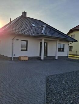 Kremmen: 10 Min S-Bhf, gepflegter, sonniger Bungalow, Baujahr. 2017, 4 Zi., ca. 130 m². - Kremmen