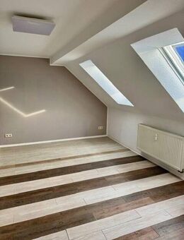 2-Raum Singlwohnung im DG in ruhiger Lage von Roßwein - Roßwein