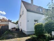Freie DHH mit großem Garten, 4-5 Zimmer, Bj. 1946, Gartenhaus, Stellplatz, renovierungsbed. - Stuttgart