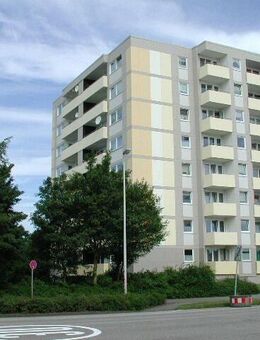 Renovierte 3-Raum-Wohnung mit Vollbad und Balkon - Kiel