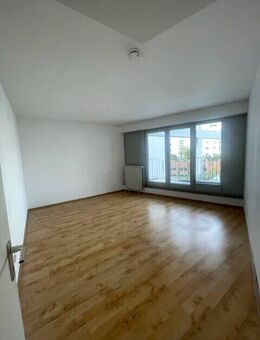 Vermietete, sonnige Stadtwohnung mit Aufzug und Tiefgarage - Berlin
