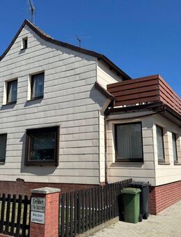 Freistehendes Einfamilienhaus mit Garage und Garten in familienfreundlicher Lage - Helmstedt