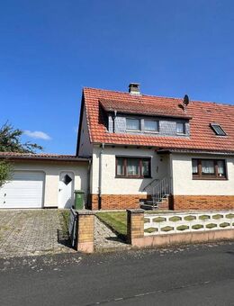 Viel Platz für Ihre Familie! Einfamilienhaus mit großem Grundstück in Immenhausen - Immenhausen